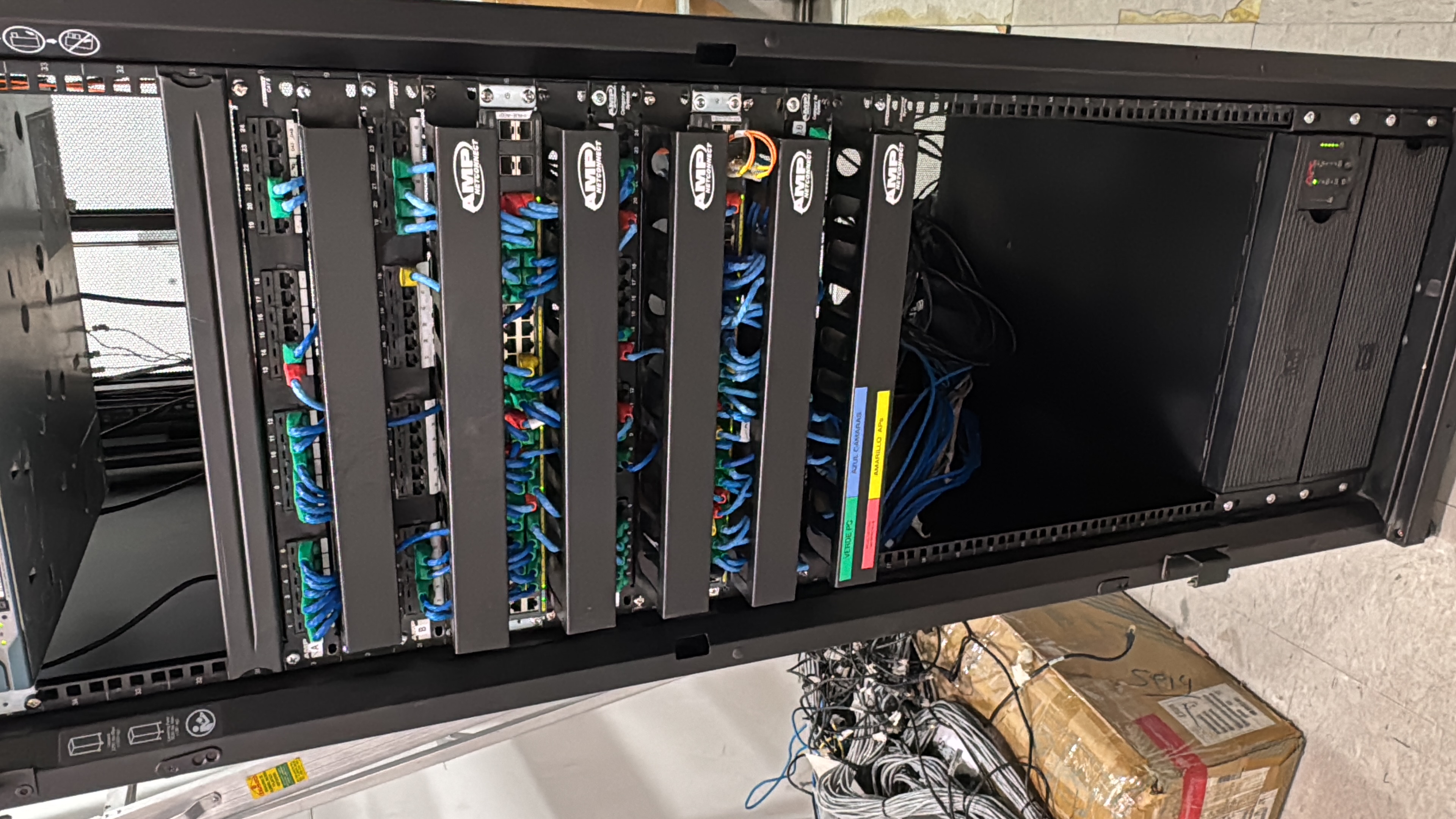 Rack AMP Netconnect con UPS